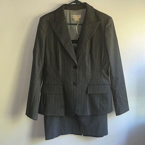 EXCELLENT CONDITION WOMEN’S 10 MICHAEL MICHAEL KORS GRAY BLAZER AND SKIRT SET - Picture 1 of 9